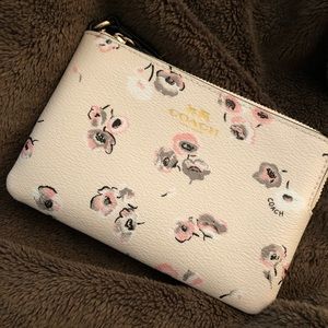 NWOT Coach gorgeous wristlet!! PRICE FIRM